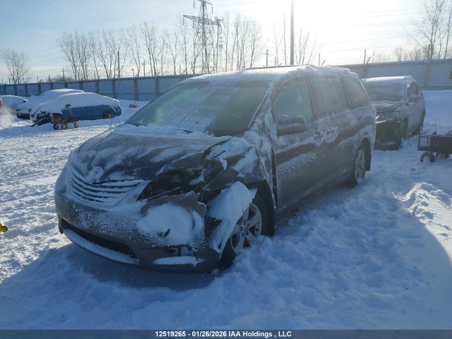 12519265 :رقم المزاد ، 5TDKK3DC2DS308072 vin ، 2013 Toyota Sienna Le 8 Passenger مزاد بيع