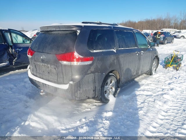 12519265 :رقم المزاد ، 5TDKK3DC2DS308072 vin ، 2013 Toyota Sienna Le 8 Passenger مزاد بيع