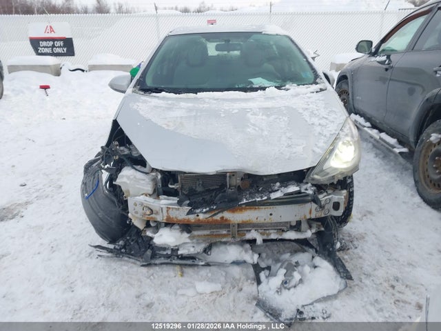 JTDKDTB31F1099274 Toyota Prius C Technology