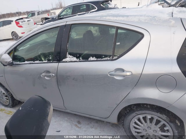 JTDKDTB31F1099274 Toyota Prius C Technology