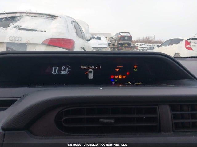 JTDKDTB31F1099274 Toyota Prius C Technology