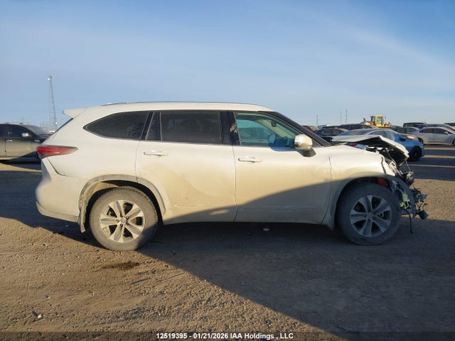 5TDGZRBHXNS166218 Toyota Highlander Xle