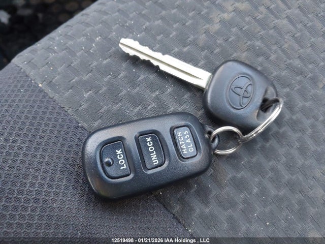 2006 Toyota Matrix Wagon მანქანა იყიდება აუქციონზე, vin: 2T1KR32E46C563477, აუქციონის ნომერი: 12519498