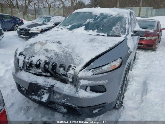 1C4PJMAS3GW173876 Jeep Cherokee Sport