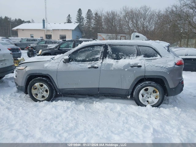 1C4PJMAS3GW173876 Jeep Cherokee Sport