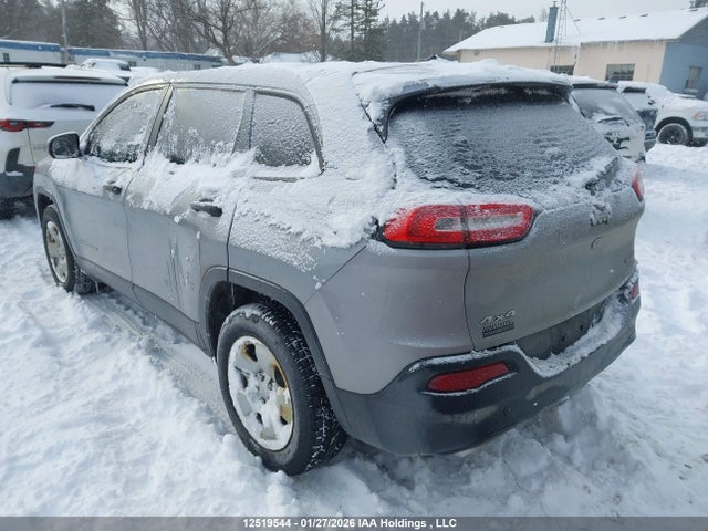 1C4PJMAS3GW173876 Jeep Cherokee Sport