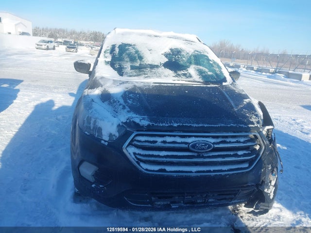 1FMCU9G90HUC39462 Ford Escape
