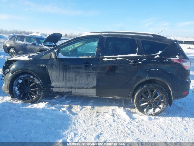 1FMCU9G90HUC39462 Ford Escape