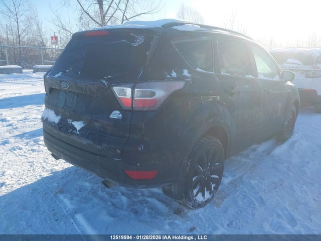 1FMCU9G90HUC39462 Ford Escape