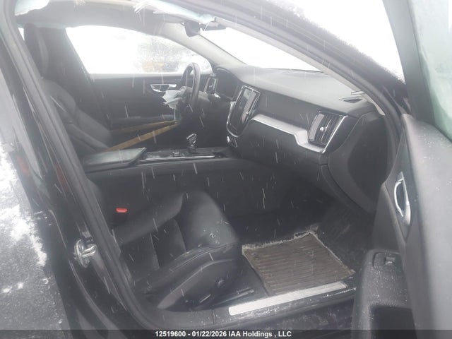7JR102FK9KG010188 Volvo S60 T5 Momentum