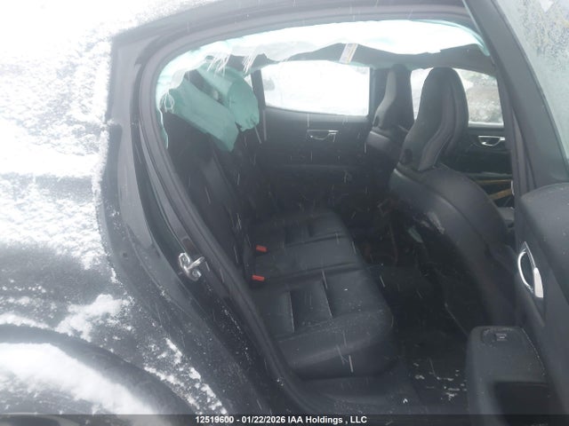 7JR102FK9KG010188 Volvo S60 T5 Momentum
