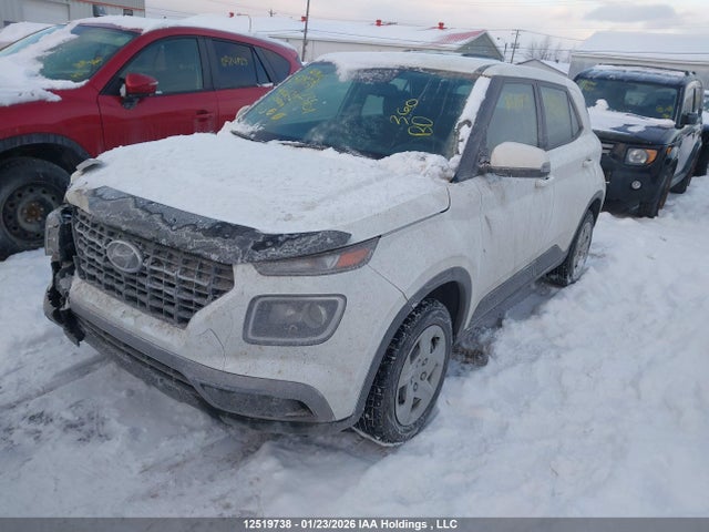 KMHRB8A35MU100632 Hyundai Venue Essential Manual