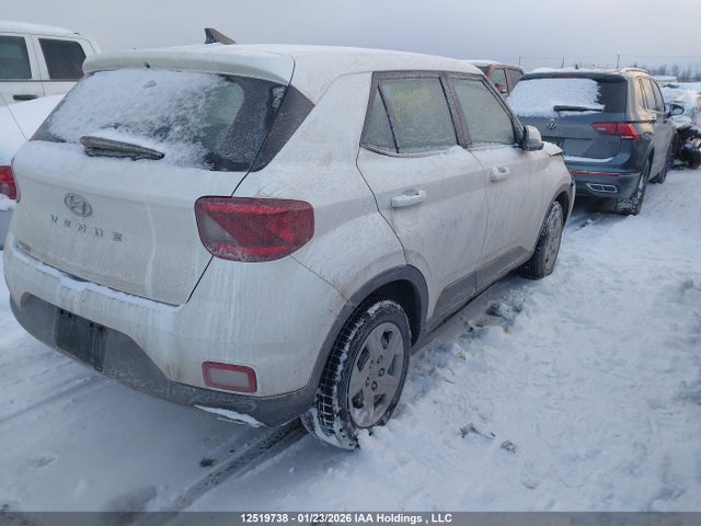 KMHRB8A35MU100632 Hyundai Venue Essential Manual