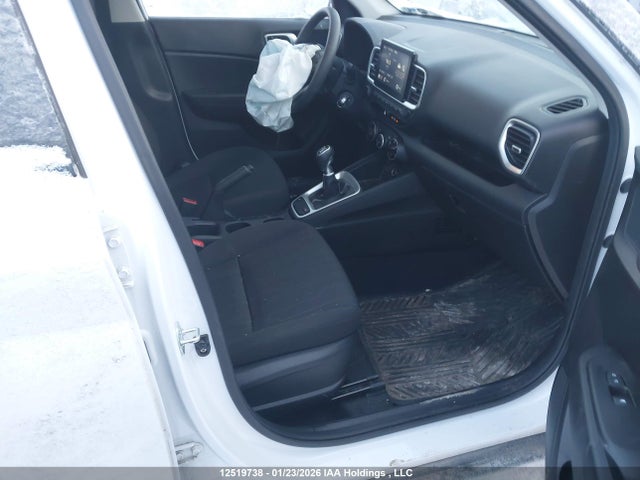 KMHRB8A35MU100632 Hyundai Venue Essential Manual