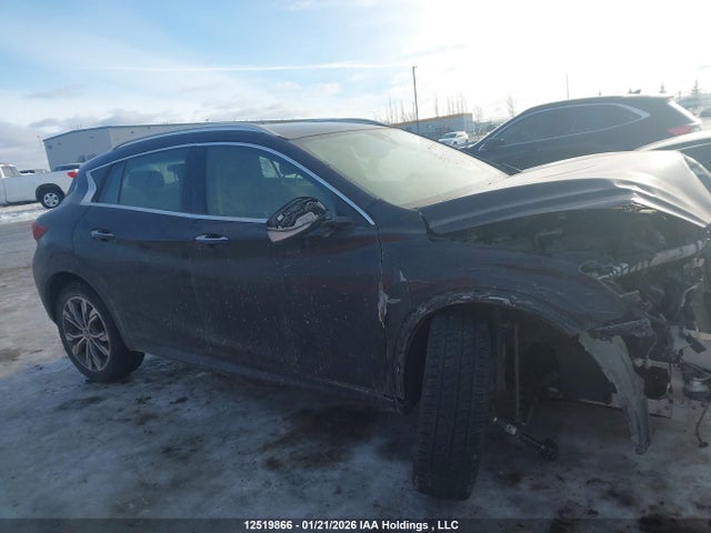 SJKCH5CR2HA016099 Infiniti QX30