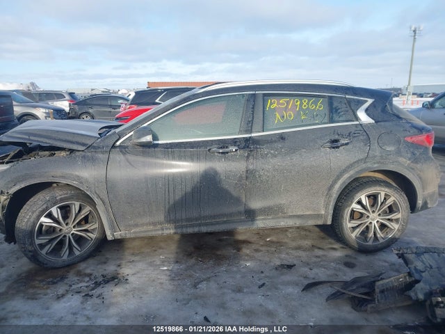 SJKCH5CR2HA016099 Infiniti QX30