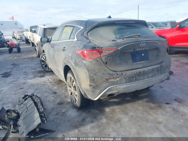 SJKCH5CR2HA016099 Infiniti QX30