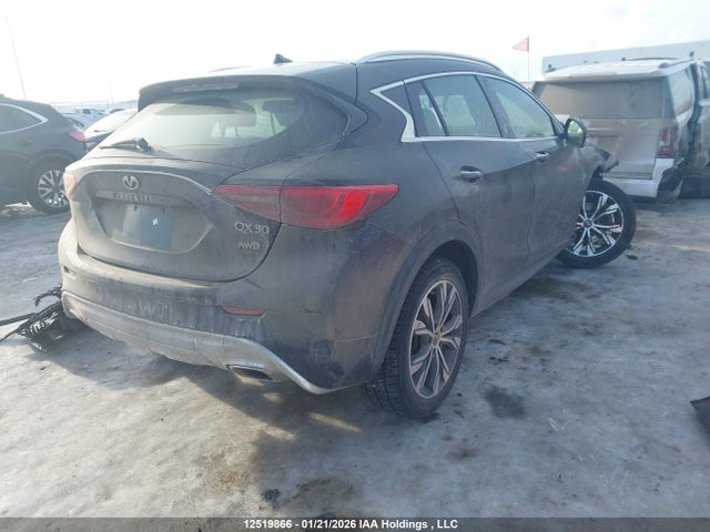 SJKCH5CR2HA016099 Infiniti QX30