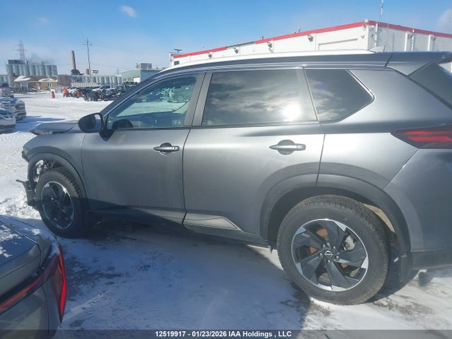 JN8BT3BB0SW160206 Nissan Rogue 60th Anniversary Edition/sv Moonroof