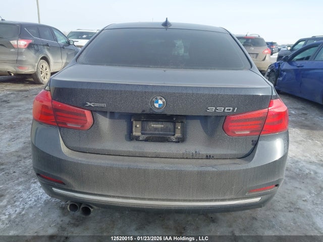 BMW 330i Xdrive 2017 WBA8D9C32HA005771 Image 16