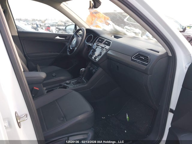 3VV2B7AX2LM043667 Volkswagen Tiguan