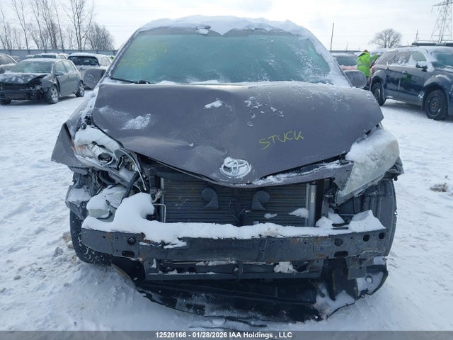 5TDKZ3DC4HS769016 Toyota Sienna Le V6