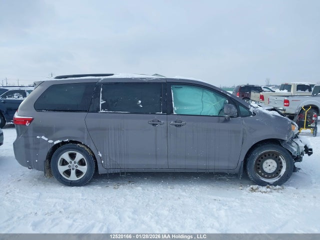 5TDKZ3DC4HS769016 Toyota Sienna Le V6