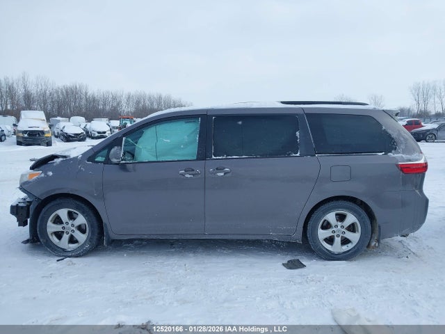 5TDKZ3DC4HS769016 Toyota Sienna Le V6