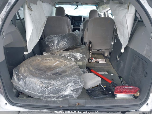 5TDKZ3DC4HS769016 Toyota Sienna Le V6