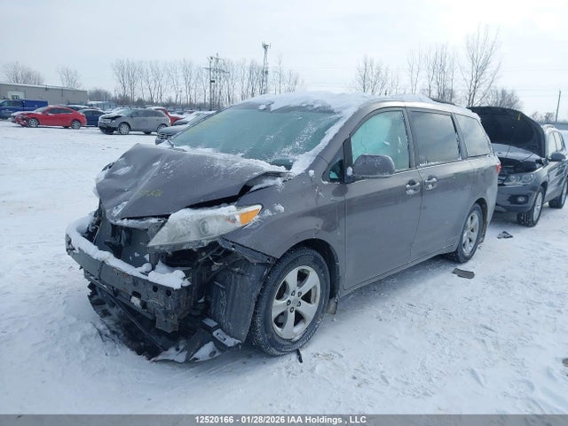 5TDKZ3DC4HS769016 Toyota Sienna Le V6