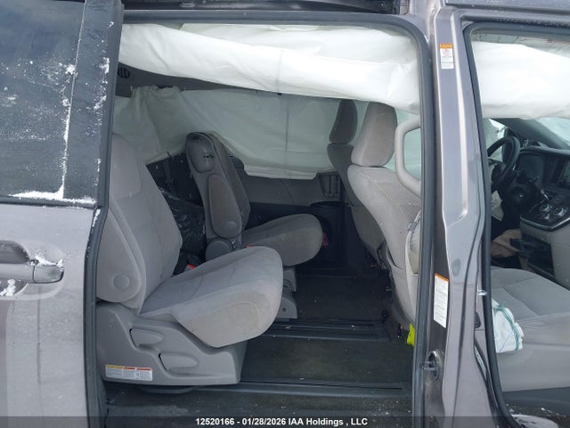 5TDKZ3DC4HS769016 Toyota Sienna Le V6
