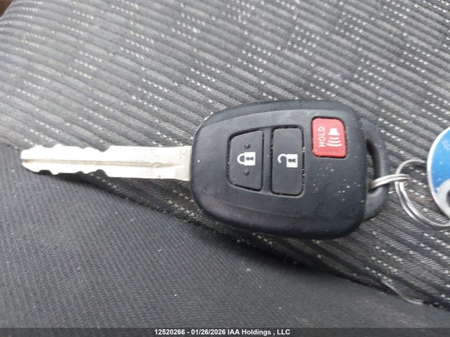 VNKKTUD39HA075837 Toyota Yaris L/le/se