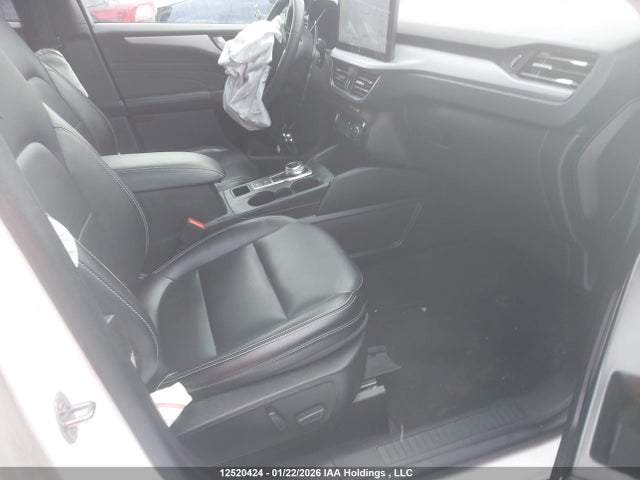 1FMCU9JAXRUA49088 Ford Escape Platinum