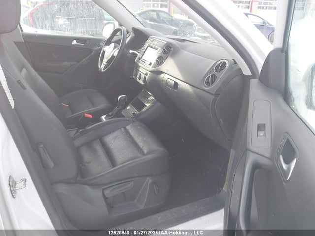 WVGNV7AX9HK024806 Volkswagen Tiguan Wolfsburg Edition