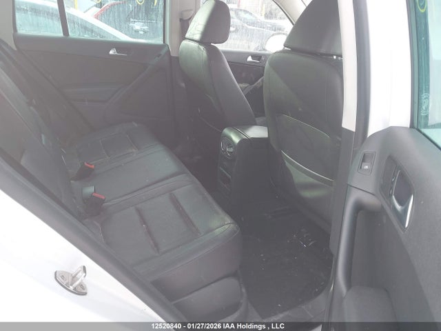 WVGNV7AX9HK024806 Volkswagen Tiguan Wolfsburg Edition