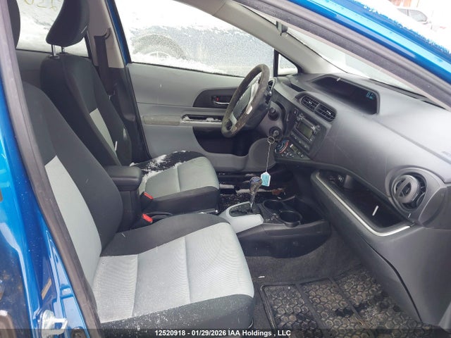 JTDKDTB33E1558318 Toyota PRIUS C