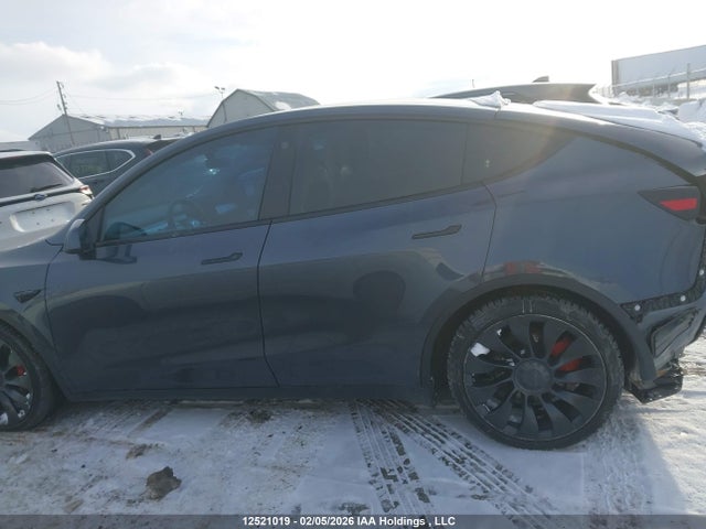 7SAYGDEF2NF498054 Tesla Model Y Performance