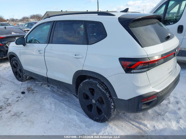 3VV2C7B27TM017954 Volkswagen Taos Comfortline Black Edition