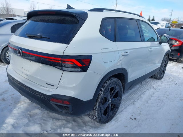 3VV2C7B27TM017954 Volkswagen Taos Comfortline Black Edition