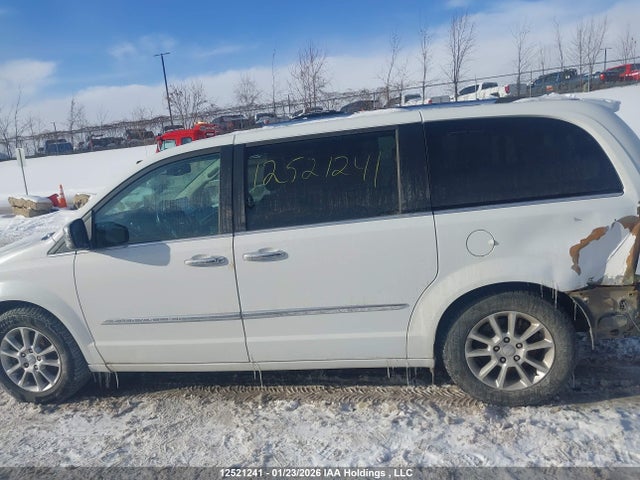 2015 Chrysler Town & Country მანქანა იყიდება აუქციონზე, vin: 2C4RC1GG2FR751171, აუქციონის ნომერი: 12521241