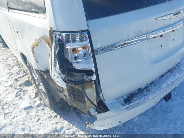 2015 Chrysler Town & Country მანქანა იყიდება აუქციონზე, vin: 2C4RC1GG2FR751171, აუქციონის ნომერი: 12521241