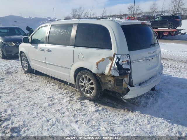 2015 Chrysler Town & Country მანქანა იყიდება აუქციონზე, vin: 2C4RC1GG2FR751171, აუქციონის ნომერი: 12521241
