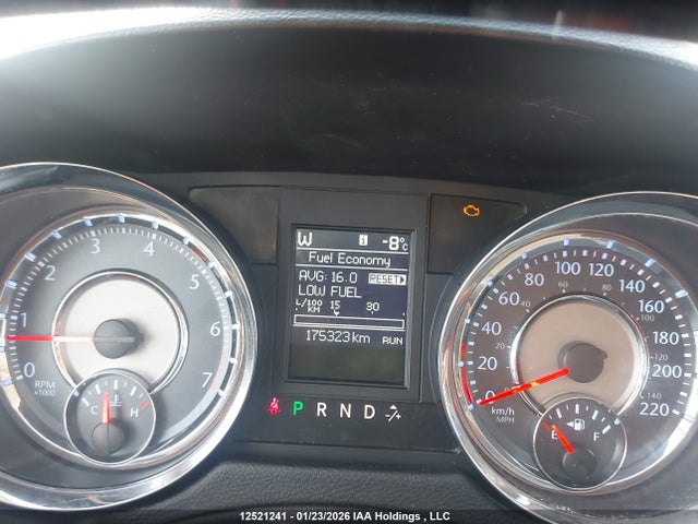 2015 Chrysler Town & Country მანქანა იყიდება აუქციონზე, vin: 2C4RC1GG2FR751171, აუქციონის ნომერი: 12521241