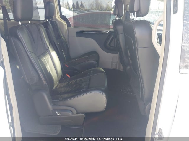 2015 Chrysler Town & Country მანქანა იყიდება აუქციონზე, vin: 2C4RC1GG2FR751171, აუქციონის ნომერი: 12521241