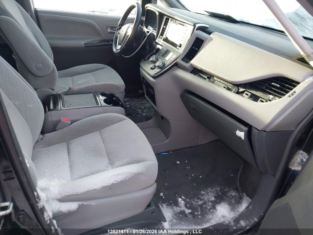 5TDKZ3DC6JS956442 Toyota Sienna Le V6