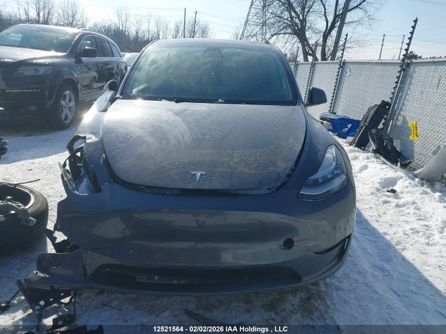 7SAYGDEE2NF469001 Tesla Model Y