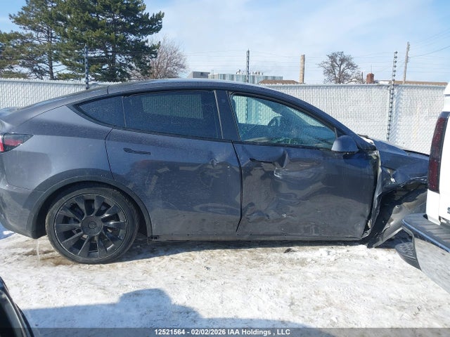 7SAYGDEE2NF469001 Tesla Model Y