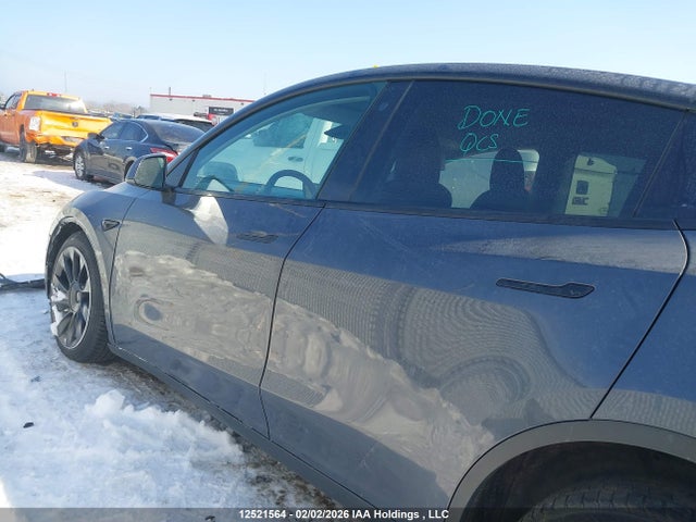 7SAYGDEE2NF469001 Tesla Model Y