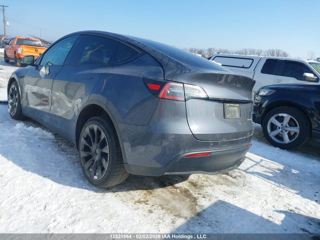 7SAYGDEE2NF469001 Tesla Model Y