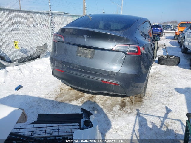 7SAYGDEE2NF469001 Tesla Model Y